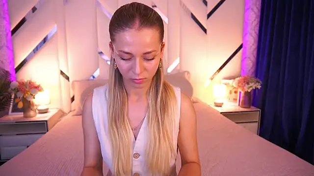DoveLovee online show from May 25, 2:45 pm