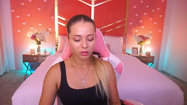 Snapshot of DoveLovee chatting on July 14, 12:33 pm DoveLovee online show from July 14, 12:33 pm