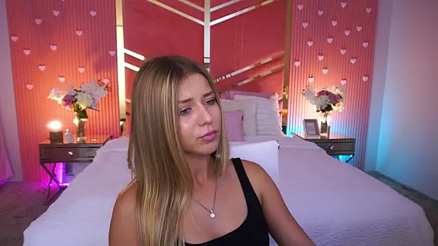 Snapshot of DoveLovee chatting on July 28, 2:13 pm DoveLovee online show from July 28, 2:13 pm