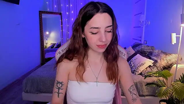 CharliGrace  online show from April 15, 8:10 am