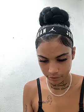 Snapshot of La_reynazendeya_ chatting on June 16, 1:25 pm La reynazendeya online show from June 16, 1:25 pm