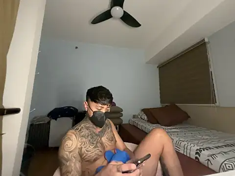 tattoo hottie online show from April 15, 8:20 pm