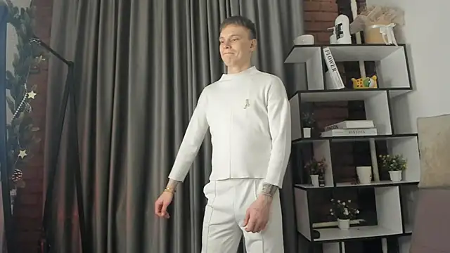 TwinkWhite online show from April 15, 8:20 pm