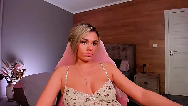 carry radient online show from April 18, 7:18 pm