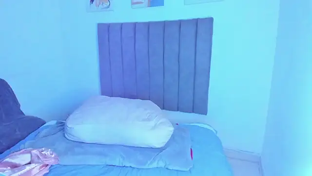 britanny jones1 online show from April 15, 1:07 pm