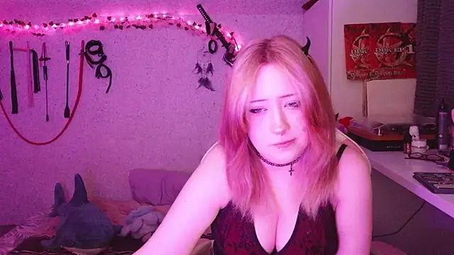 plumpy girl online show from April 15, 7:10 pm