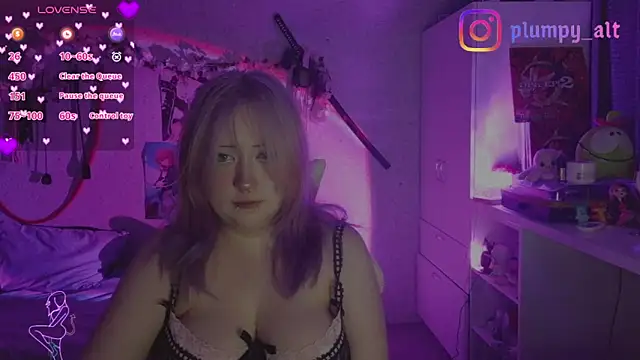 Snapshot of plumpy_girl chatting on May 12, 7:44 pm plumpy girl online show from May 12, 7:44 pm