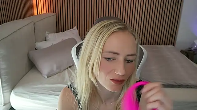 Ella Mysterie online show from April 26, 8:45 am