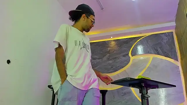 Josh Hot Sex online show from April 14, 11:16 am