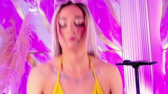 Molly Spears  online show from April 14, 4:24 pm