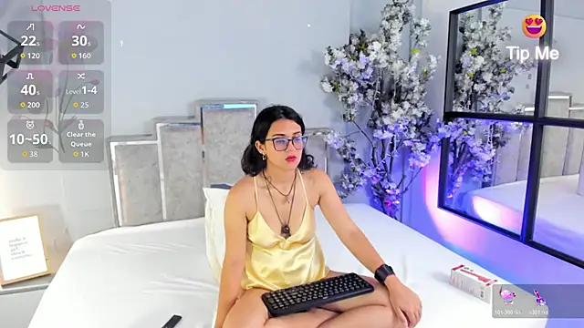 Veronicacarper online show from April 14, 3:45 am