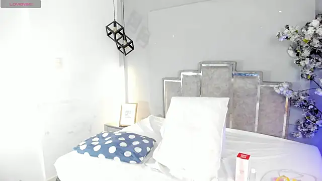 Veronicacarper online show from April 15, 3:35 am