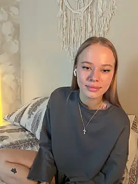 leyaaftermidnight online show from April 18, 6:39 am