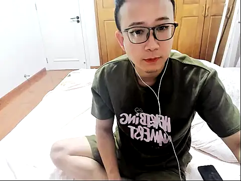 qwekissok online show from April 18, 12:42 pm