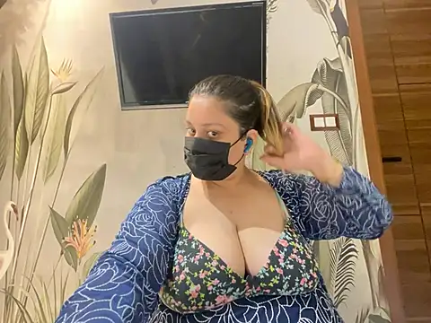 kavyasingh36 online show from May 16, 12:07 am