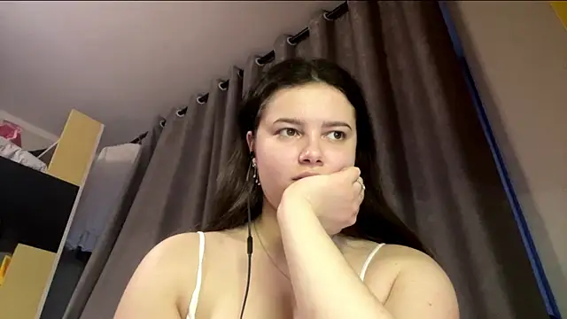 LonnaVandal online show from April 15, 5:42 pm