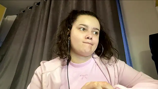 LonnaVandal online show from April 17, 5:49 pm