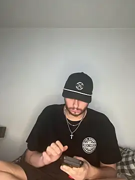 tallhungcloudzz online show from April 12, 2:05 am