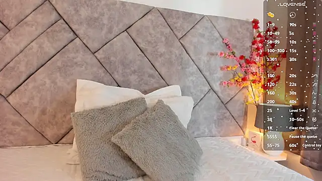 shaliny  online show from April 16, 7:14 pm