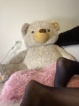 NohaBeyloun  online show from April 13, 11:59 am