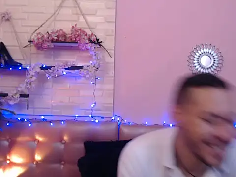 Aronandmoli69 online show from April 15, 11:50 am