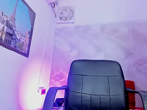 suriFoster online show from April 13, 1:38 pm