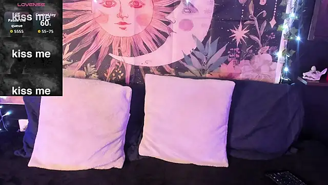 LaxiViolet online show from August 5, 8:55 pm