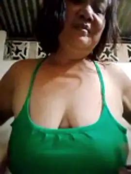 Snapshot of jeanyummytits chatting on June 3, 1:25 pm jeanyummytits online show from June 3, 1:25 pm