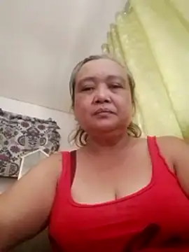 Snapshot of jeanyummytits chatting on June 4, 3:45 am jeanyummytits online show from June 4, 3:45 am