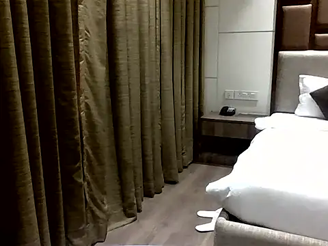 nikhil s25 online show from April 12, 10:31 am