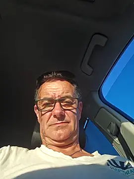 Snapshot of loulouferrari chatting on May 31, 7:04 pm loulouferrari online show from May 31, 7:04 pm