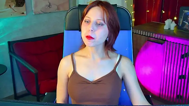 VivienneHebert online show from May 17, 6:55 am