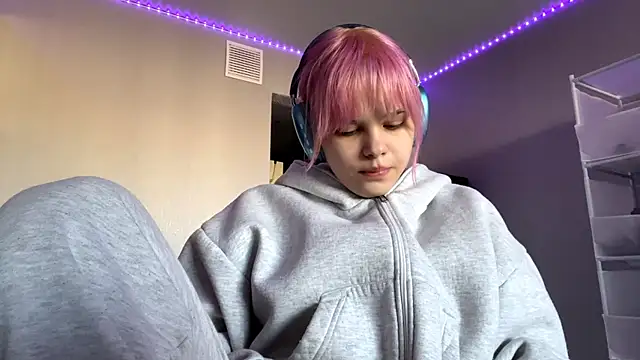 Iam Eshly online show from April 29, 11:14 am