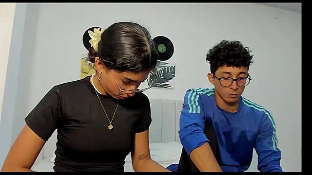 Snapshot of alanandtifany chatting on May 27, 6:49 pm alanandtifany online show from May 27, 6:49 pm