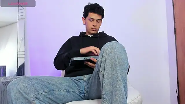 elijah stoone online show from April 16, 1:12 pm