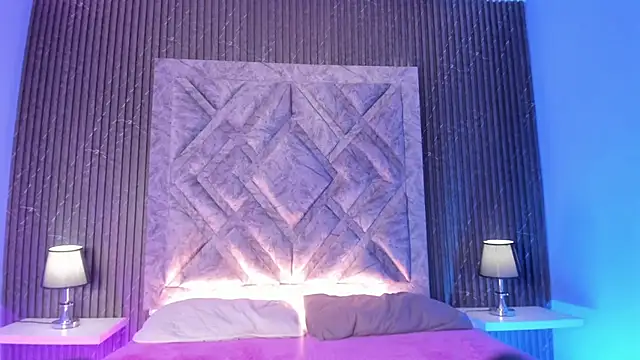 TaylorBloom online show from April 14, 12:11 pm