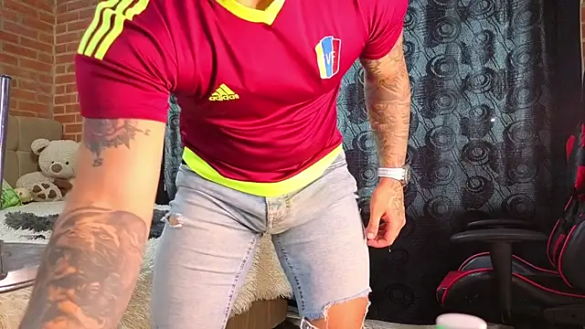 Snapshot of Massimo_777 chatting on July 9, 2:21 pm Massimo 777 online show from July 9, 2:21 pm