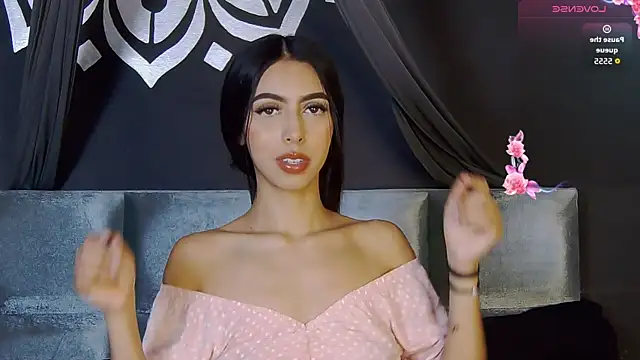 Mia Gloww  online show from May 6, 10:04 pm