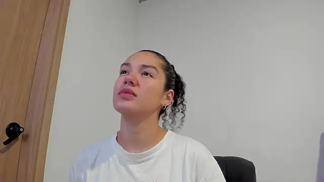 MiaRouseex online show from May 19, 4:19 am