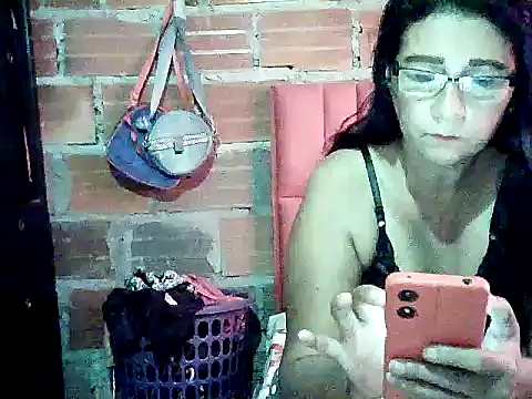 lola teem online show from April 15, 4:03 pm