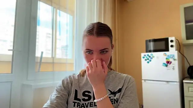 doana bebriti online show from April 20, 11:13 am