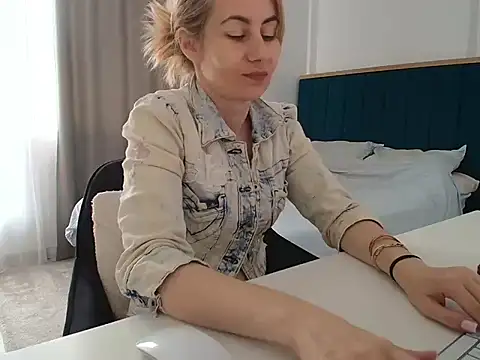AdellynRose online show from May 16, 2:38 pm