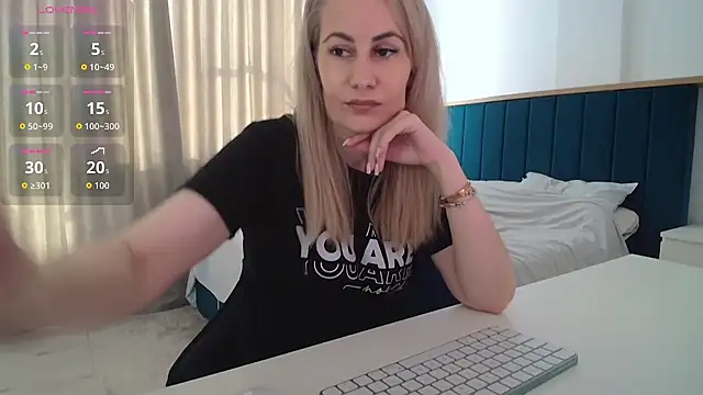 Snapshot of AdellynRose chatting on June 20, 3:37 pm AdellynRose online show from June 20, 3:37 pm