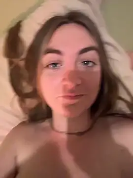 prettykitttty online show from April 16, 9:32 am