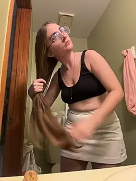 prettykitttty online show from May 28, 1:19 pm