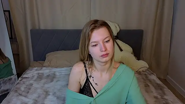 Lisa Hummi online show from April 16, 1:28 am