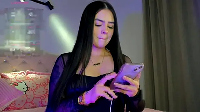 Snapshot of holly444_ chatting on July 11, 4:37 am holly444 online show from July 11, 4:37 am