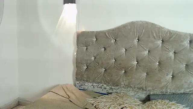 hinataleecss online show from April 24, 10:07 am