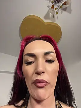 Snapshot of MeganFoxiyyy chatting on April 23, 4:14 am MeganFoxiyyy online show from April 23, 4:14 am