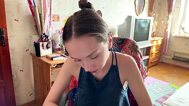 Snapshot of AdriannaBill chatting on June 9, 2:39 pm AdriannaBill online show from June 9, 2:39 pm